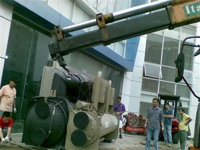 房山区随车吊和汽车吊的核心区别是什么？哪种更省钱？