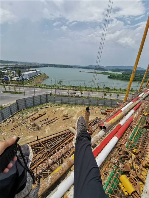 房山区作业中发生设备损坏或人员意外，责任怎么划分？